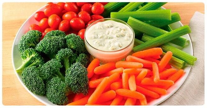 En el Día de las Verduras de la Dieta de los Seis Pétalos se consumen tanto verduras crudas como cocidas. 